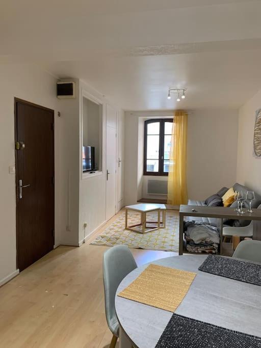 Aubenas : Beau Studio, Proche Du Chateau Exterior foto