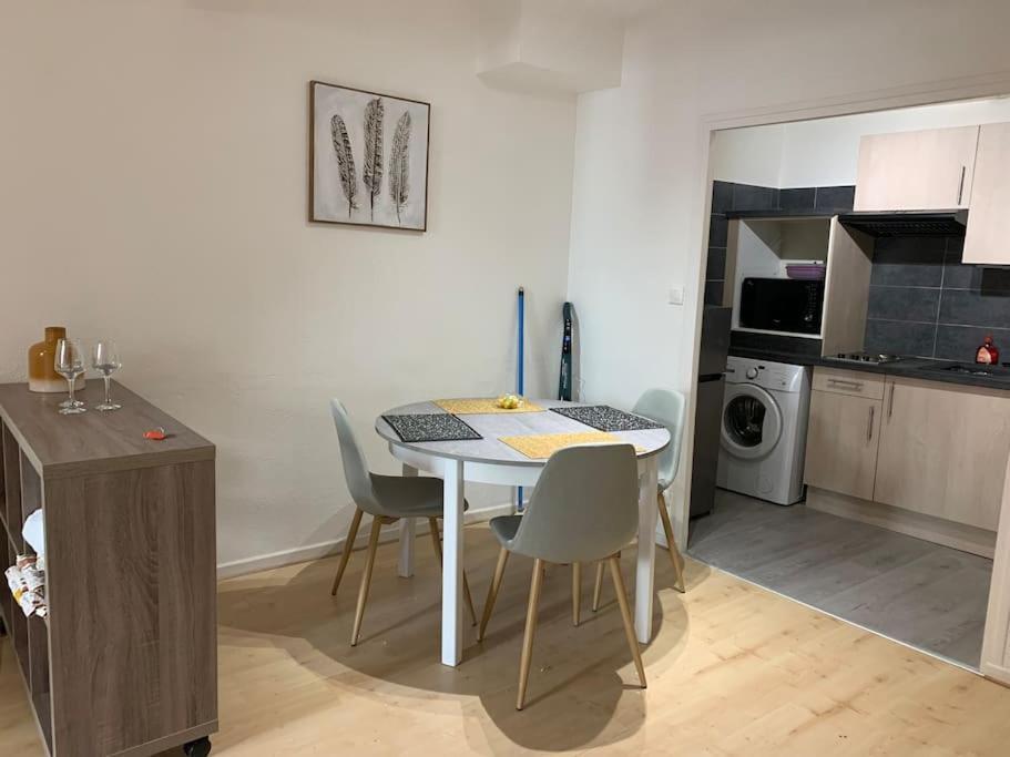 Aubenas : Beau Studio, Proche Du Chateau Exterior foto